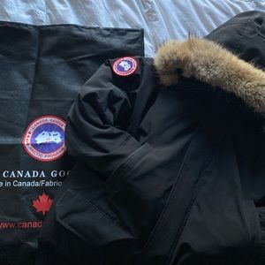 black winter coat - Canada Goose Chilliwack Bomber